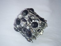 Bracelet blanc-noir